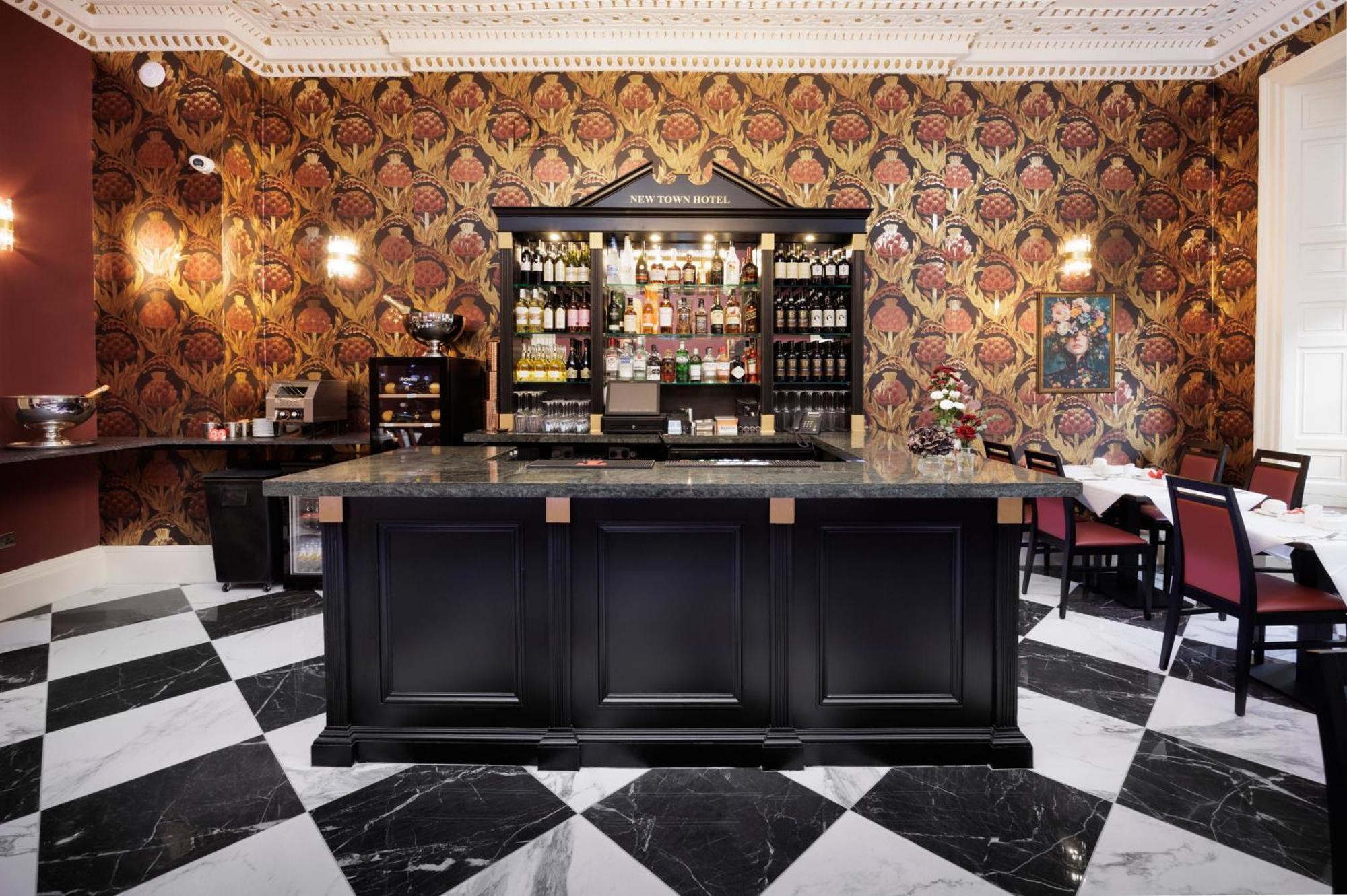 New Town Hotel — Photos 1